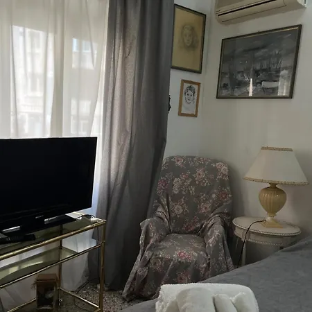 Stanza Con Ottima Posizione Roma